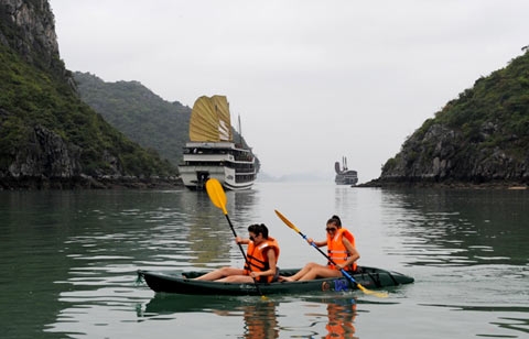 HALONG 1 DAY TRIP(6 hour on boat)